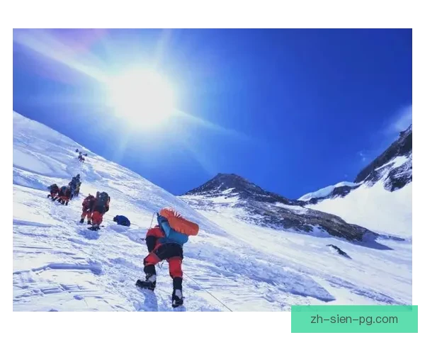 征服巅峰:极限挑战的登山之路 征服巅峰:极限挑战的登山之路